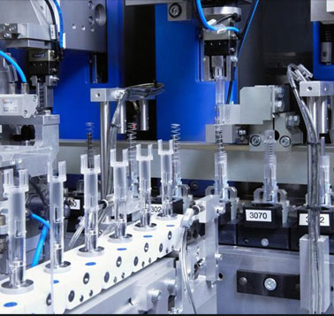 Hogyan lehet megoldani a fröccsöntő gép zajproblémáit?