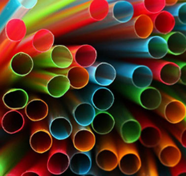 A fröccsöntő gépeket fröccsöntő gépeknek vagy fröccsöntő gépeknek is nevezik